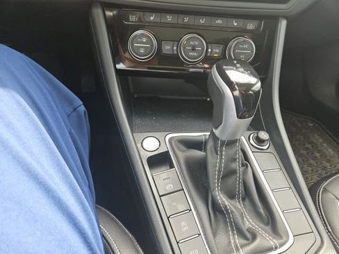 Used 2023 Volkswagen Jetta SE w/ Panoramic Sunroof Package FWD image 33