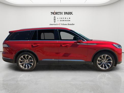 New 2026 Lincoln Aviator 2WD image 2