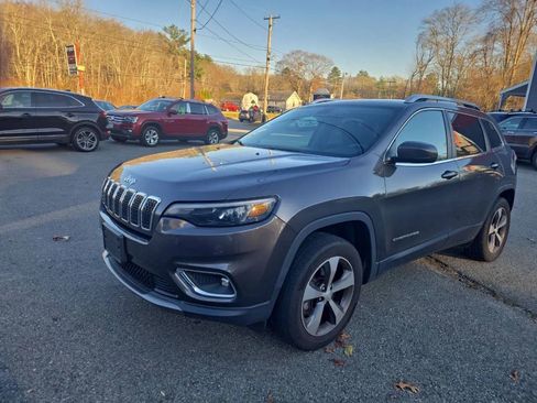 Used 2019 Jeep Cherokee Limited image 2