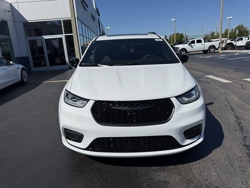 New 2026 Chrysler Pacifica Limited w/ S Appearance Package image 2