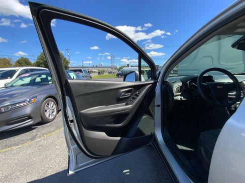 Used 2019 Chevrolet Trax LT FWD image 20