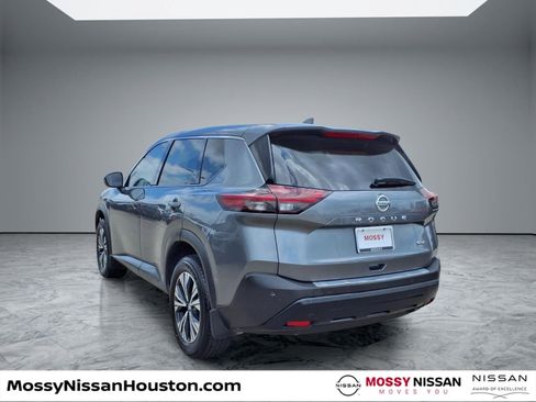 Used 2021 Nissan Rogue SV FWD image 2