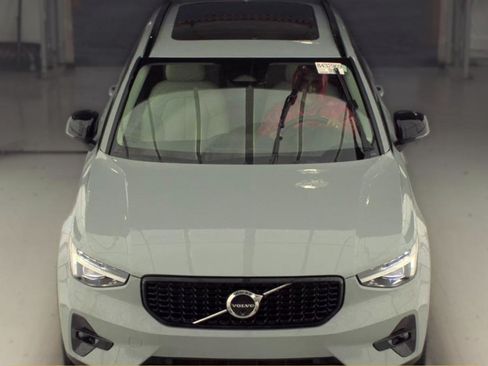 Used 2024 Volvo XC40 B5 Plus w/ Protection Package Premier AWD/4WD image 3
