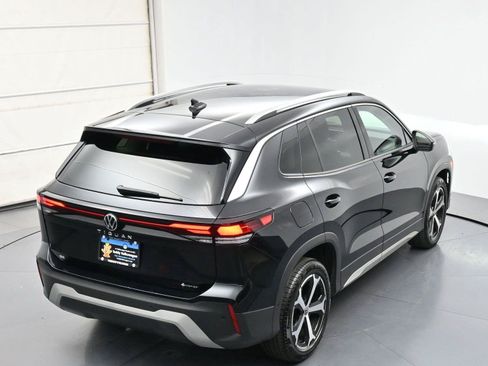 Used 2025 Volkswagen Tiguan SE AWD/4WD image 35