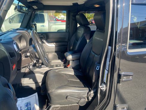 Used 2016 Jeep Wrangler Unlimited Rubicon image 9