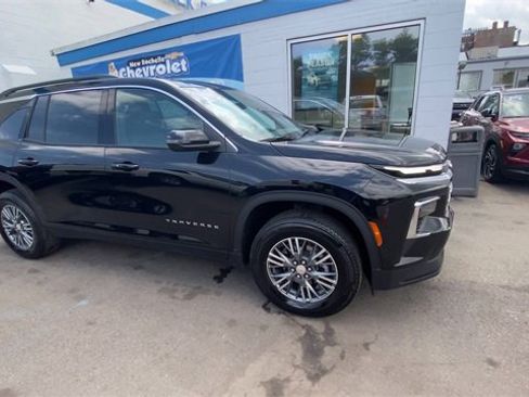 Certified 2025 Chevrolet Traverse LT image 2