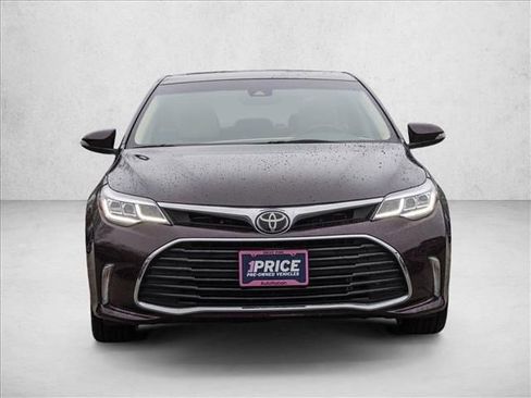 Used 2017 Toyota Avalon Touring image 2