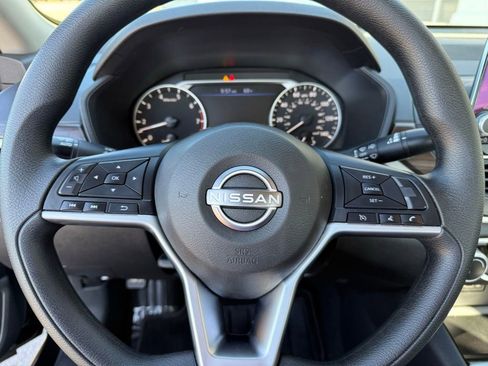 Used 2024 Nissan Altima 2.5 SV FWD image 41