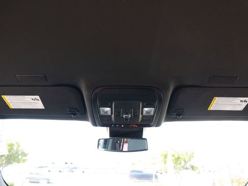 Used 2025 Chevrolet Suburban Premier image 27