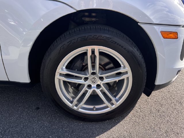 Used 2019 Porsche Macan AWD/4WD image 34