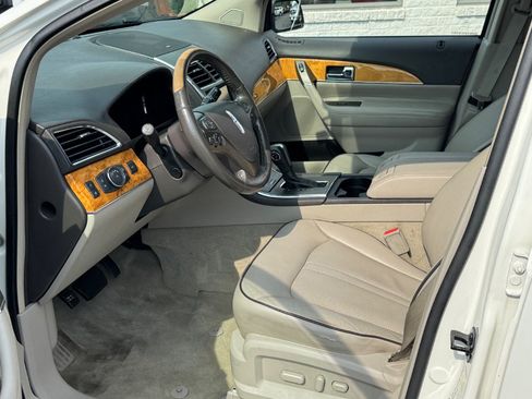 Used 2012 Lincoln MKX AWD image 12