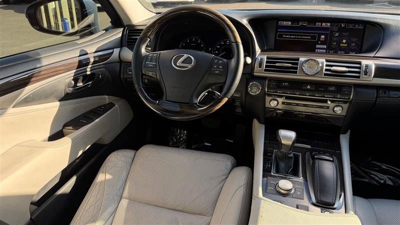 Used 2013 Lexus LS 460 w/ Comfort Pkg RWD image 17