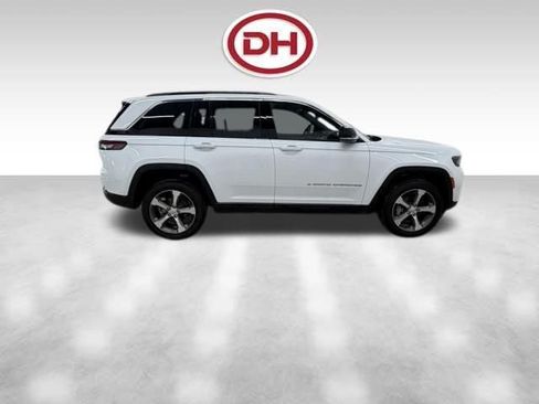Used 2024 Jeep Grand Cherokee Limited AWD/4WD image 2