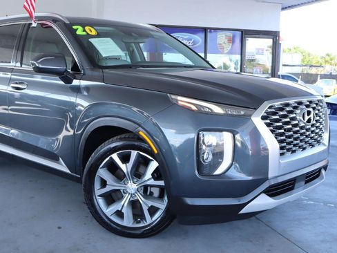 Used 2020 Hyundai Palisade SEL w/ Premium Package FWD image 2