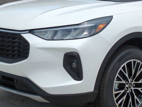 New 2025 Ford Escape SE FWD image 10
