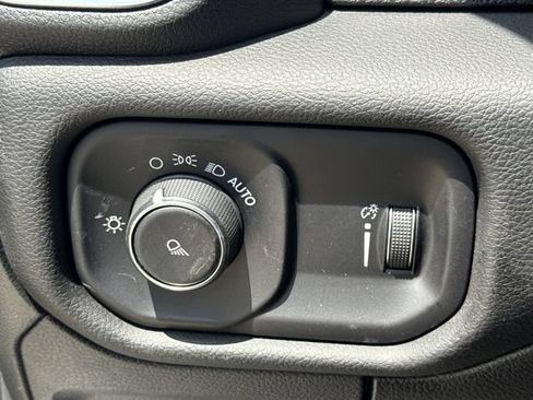 Used 2024 RAM 1500 Laramie AWD/4WD image 34