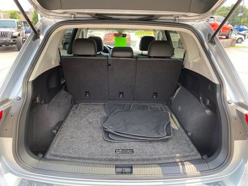 Used 2023 Volkswagen Tiguan SE w/ Panoramic Sunroof Package AWD/4WD image 7