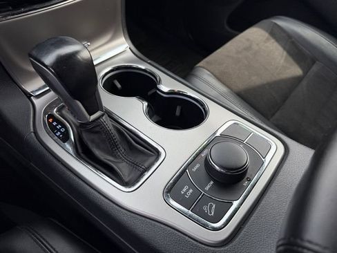 Certified 2020 Jeep Grand Cherokee Laredo w/ Quick Order Package 2BN North AWD/4WD image 19