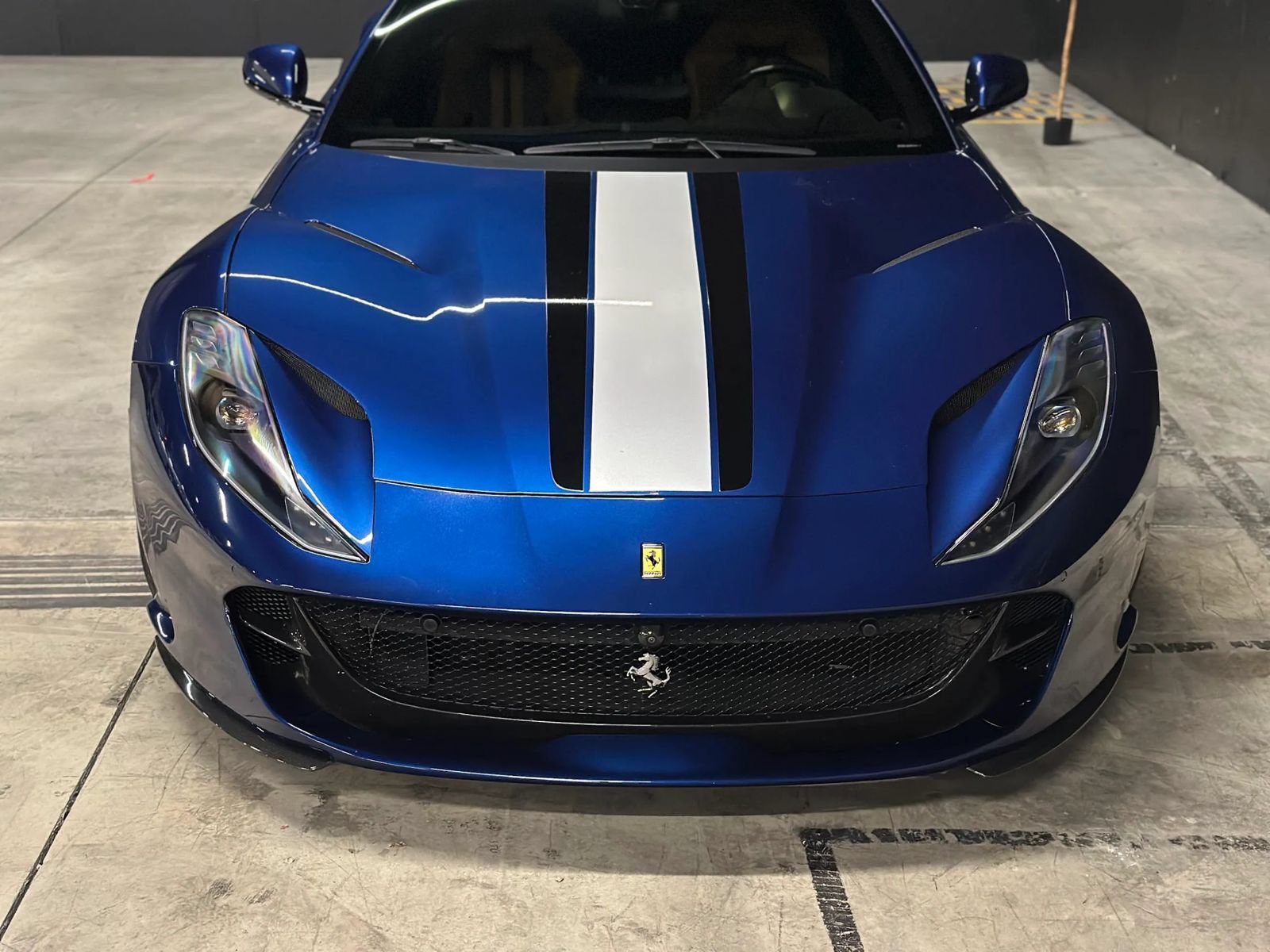 Used 2018 Ferrari 812 Superfast RWD image 15