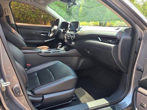 Used 2021 Nissan Sentra SR w/ SR Premium Package FWD image 34