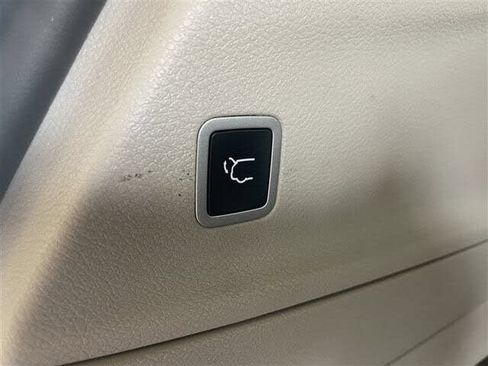 Used 2021 Chrysler Pacifica Touring FWD image 28