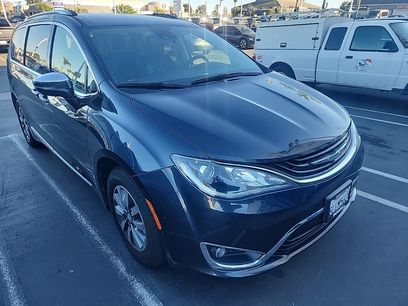 Used 2019 Chrysler Pacifica Limited w/ Advanced Safetytec Group