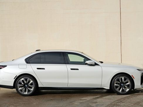 Used 2023 BMW 760i xDrive w/ Executive Package AWD/4WD image 64