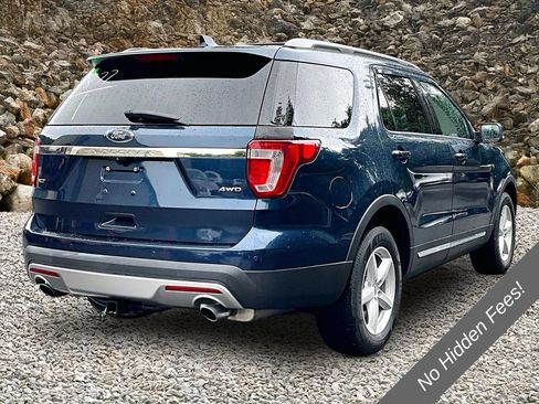 Used 2017 Ford Explorer XLT AWD/4WD image 2
