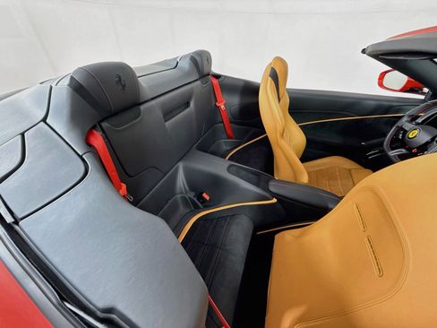 Certified 2025 Ferrari Roma Spider RWD image 22