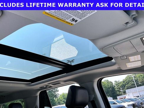 Used 2025 Ford Expedition Active RWD image 19