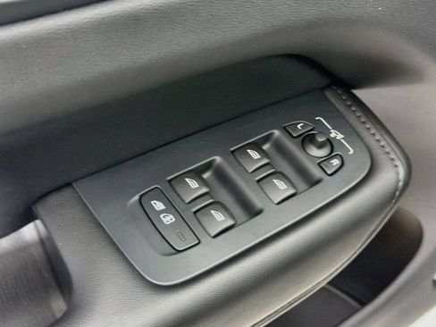 Used 2024 Volvo XC60 B5 Plus AWD/4WD image 18