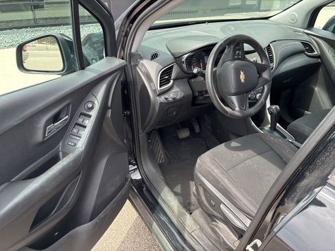 Used 2019 Chevrolet Trax LS FWD image 5