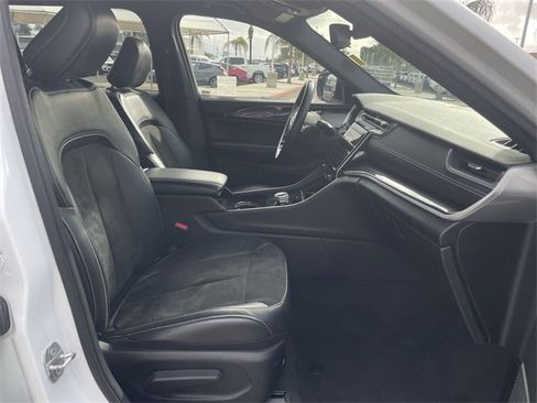 Used 2022 Jeep Grand Cherokee L Laredo image 27