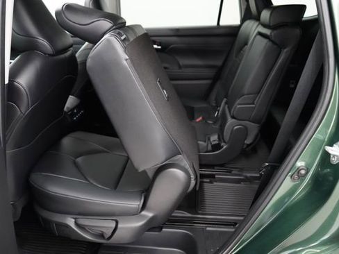 Used 2023 Toyota Highlander XLE image 70