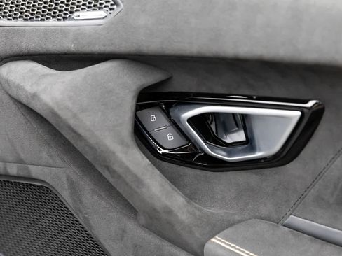 Used 2024 Lamborghini Huracan Sterrato image 38