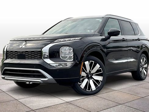 New 2025 Mitsubishi Outlander AWD image 2