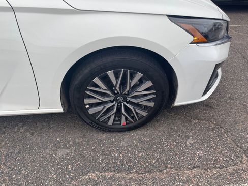 Used 2025 Nissan Altima 2.5 SV image 30