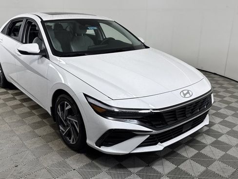 Certified 2025 Hyundai Elantra Limited image 1