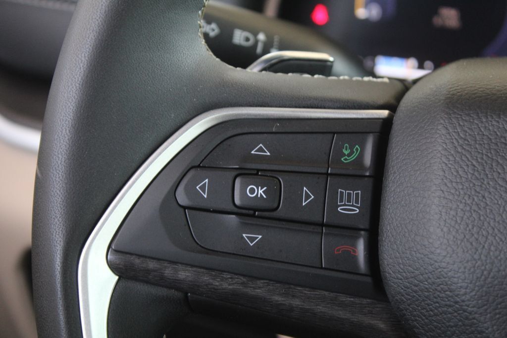 Used 2024 Jeep Grand Cherokee Limited RWD image 25