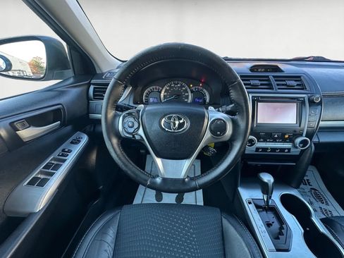 Used 2014 Toyota Camry SE image 12