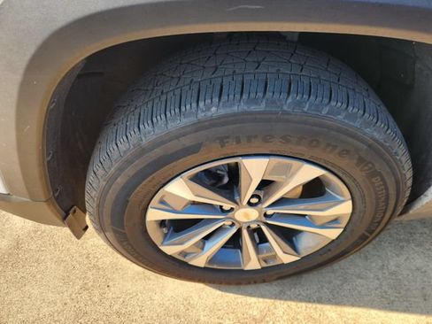 Used 2026 Chevrolet Equinox LT FWD image 8