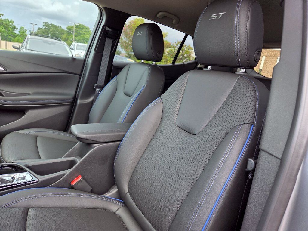 Used 2025 Buick Encore GX Sport Touring w/ Comfort Package FWD image 11