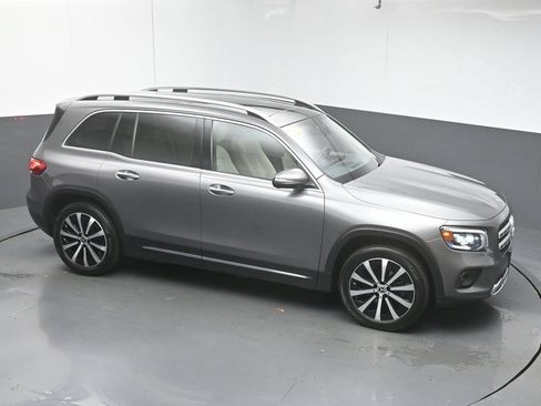 Used 2023 Mercedes-Benz GLB 250 4MATIC w/ Premium Package image 42