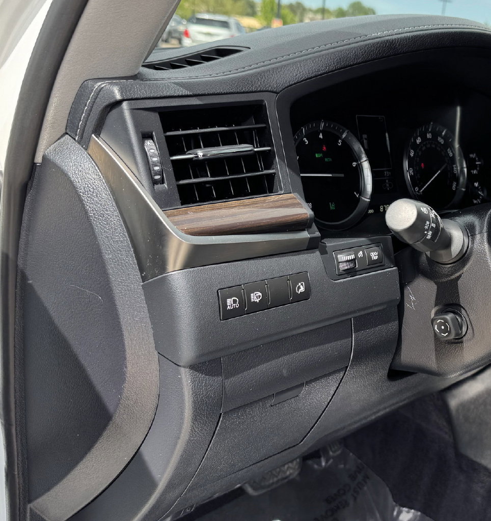 Used 2018 Lexus LX 570 4WD image 14