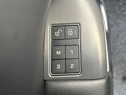 Used 2017 Land Rover Range Rover Sport SE image 19