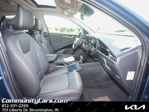 Certified 2025 Kia Niro EX Touring FWD image 19