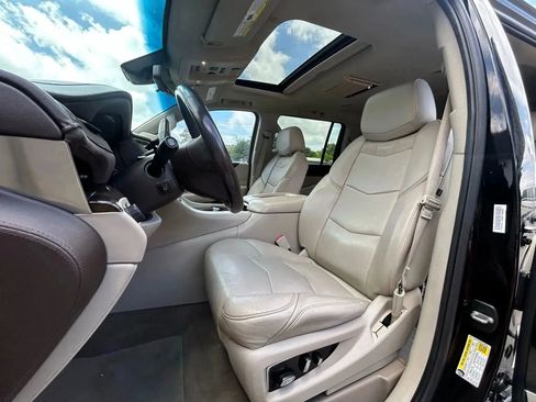 Used 2017 Cadillac Escalade ESV Premium Luxury image 34