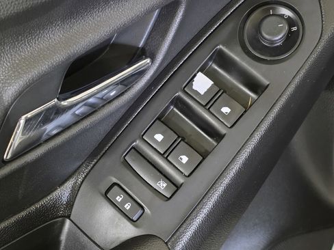 Used 2019 Chevrolet Trax LT w/ LT Convenience Package image 21