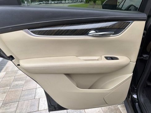 Used 2017 Cadillac XT5 FWD image 14