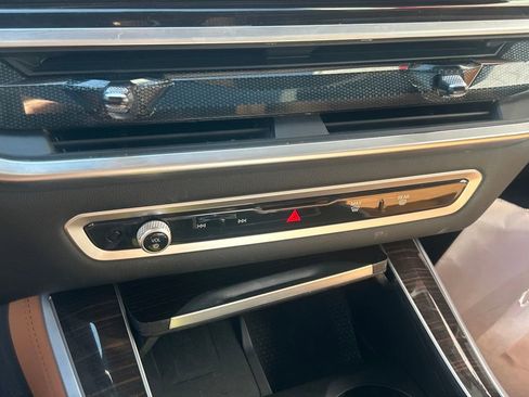 Used 2025 BMW X5 sDrive40i w/ Premium Package image 17